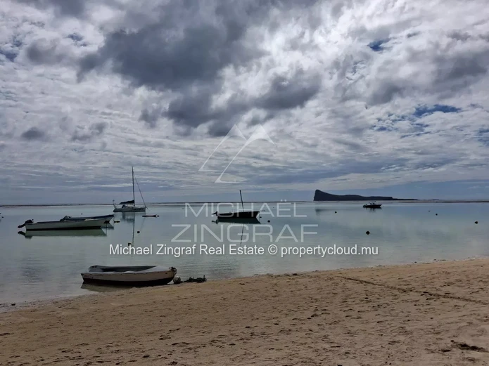 1-Bedroom Duplex with Direct Beach Access – Pereybere