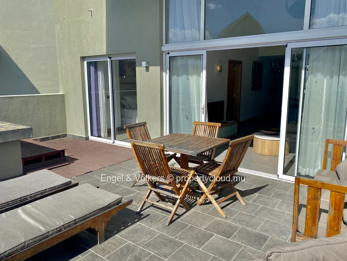 Bain Boeuf Penthouse Apartment to Rent Across from the Beach