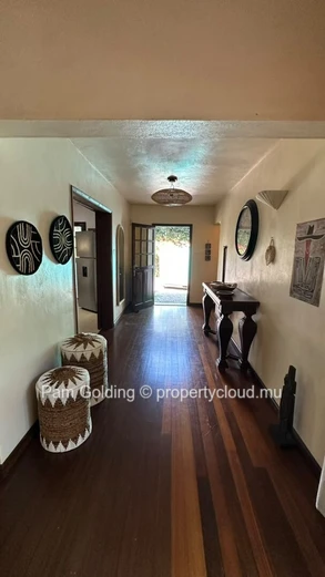 Spacious 300 m² Family Villa for Rent – Petit Village