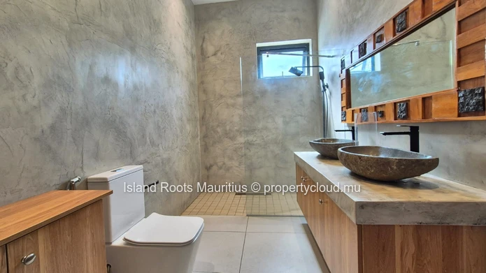 Grande Baie Chemin Vingt Pieds : Maison de 3 Chambres à Vendre - Idéale Famille !
