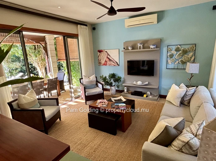 Magnifique maison avec oasis de jardin et piscine.