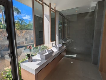 5 Bedroom Villa