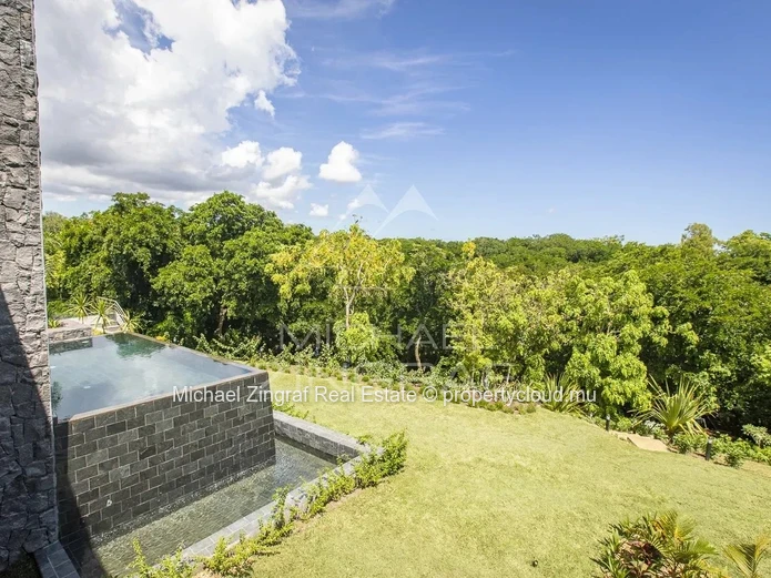 Villa de prestige avec piscine et ponton privatif privée et accès à la mer – Azuri