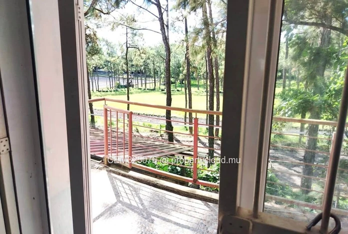 Élégant appartement de 3 chambres avec vue sur le centre équestre à louer à Floréal
