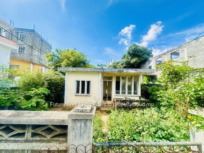 BELLE OPPORTUNITÉ RÉSIDENTIELLE À BEAU BASSIN – TERRAIN DE 316 m² AVEC STRUCTURE EXISTANTE