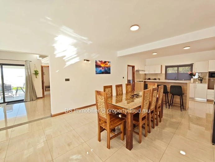 For Rent – 4-Bedroom Villa – Vale – North 