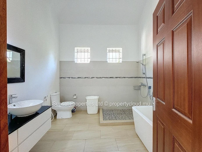 Villa Familiale | 4 chambres | Quartier résidentiel