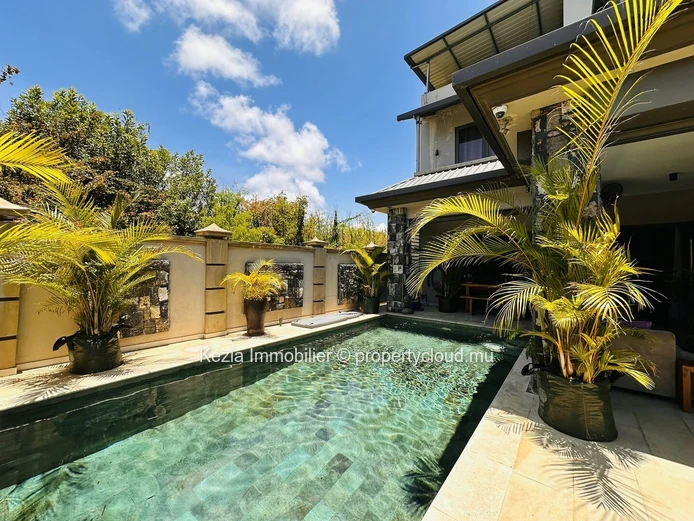 A Contemporary Villa Designed For Indoor-Outdoor Living