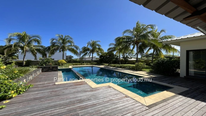 Well maintained luxurious home with fantastic pool