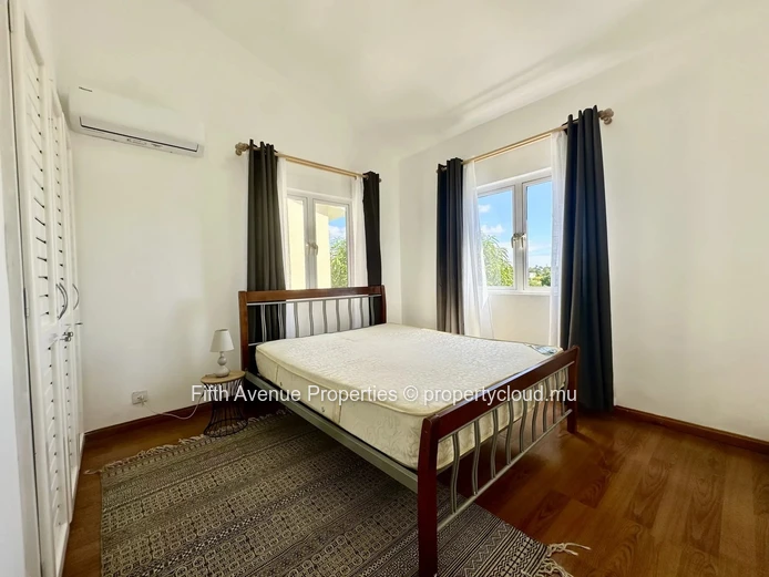 Two-bedroom duplex in a secure residence with swimming pool