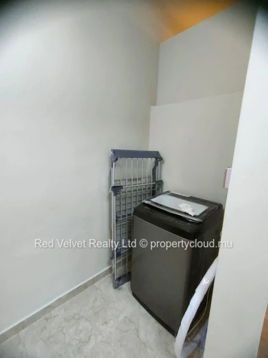 Elegant 4-Bedroom House for Rent in Ébène | Spacious Modern Residence