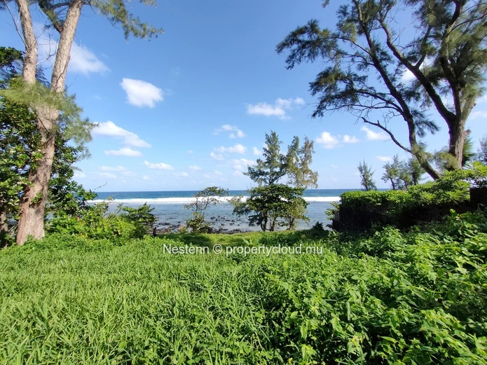 Terrain exclusif en bord de mer 