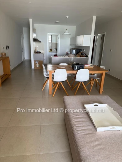 Superbe appartement de 3 chambres en bord de mer à louer à Roches Noires.