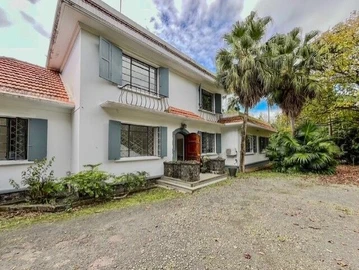6 Bedroom House