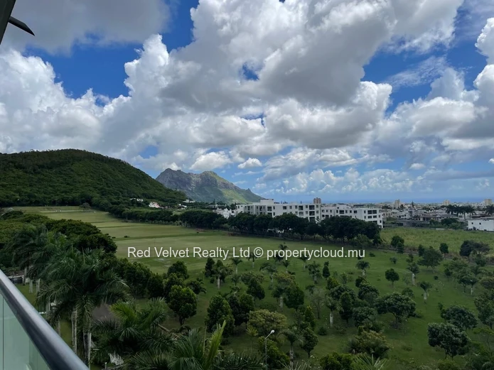 Luxury 300m² Penthouse Overlooking Parkland & Mountain Views