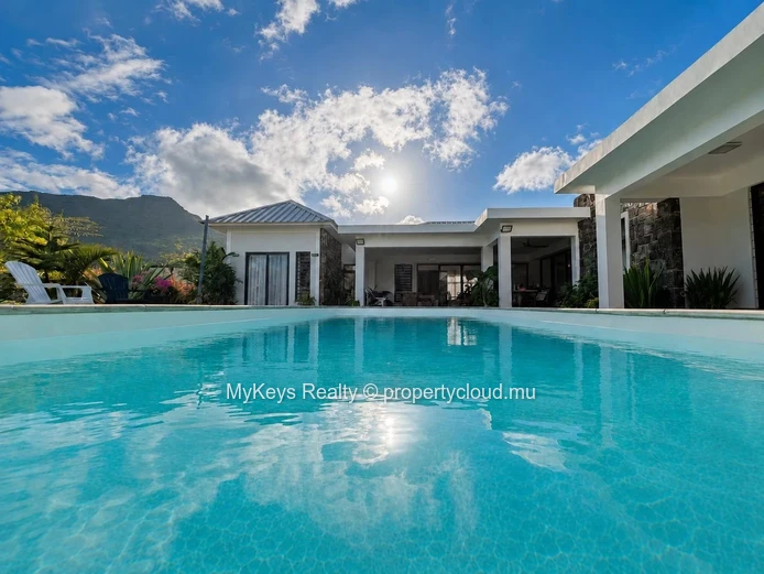 3-Bedroom Contemporary Villa – Tamarin