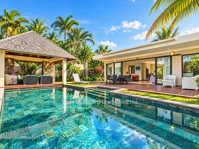 À vendre à Péreybère très belle villa de 3 chambres, 1 bureau, jardin avec gazebo et piscine privée. Accessible à tous.