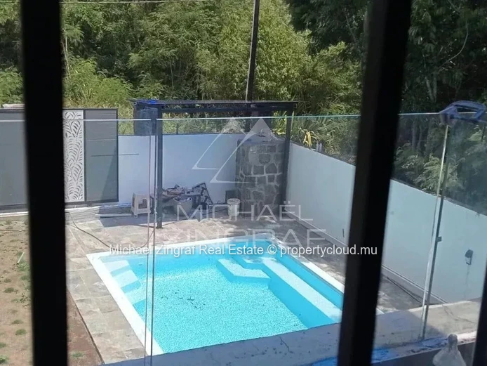 Villa de 4 Chambres avec Piscine à Calodyne