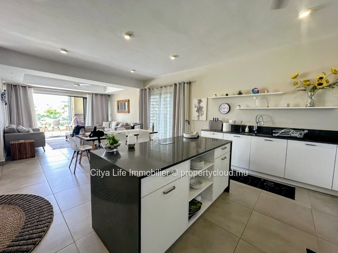 Penthouse de 3 chambres avec piscine à vendre à Péreybère