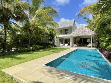 Splendid Townhouse for Sale in Luxury Golf Estate
