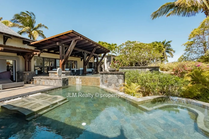 Villa d’Exception avec Piscine et Jardin Tropical à Vendre dans un Domaine prisé à Bel Ombre, Île Maurice