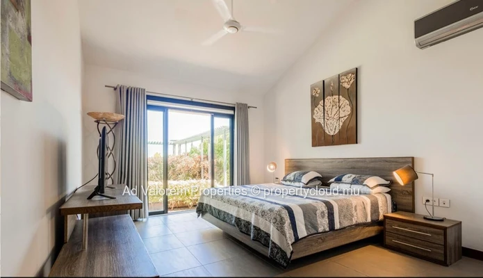 Maison spacieuse de 4 chambres avec piscine à Rivière Noire