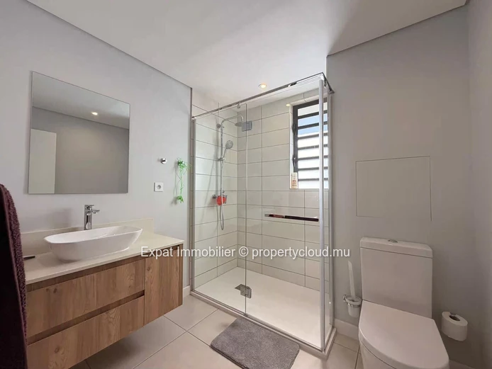 Appartement neuf 2 chambres avec grande terrasse et vue mer – À louer à Cascavelle