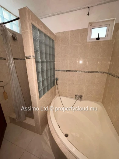 Maison familiale face au lagon au Bouchon avec 6 chambres et vue mer imprenable