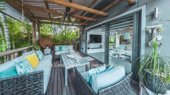 Exquisite furnished modern RES villa in the heart of Tamarin