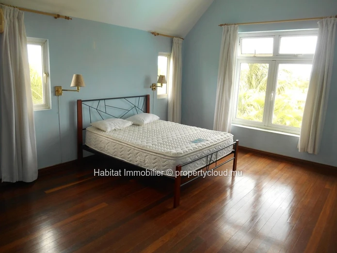 FOR SALE - Nice house of 400 m2 in Albion.