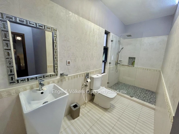Spacious 5-Bedroom Individual House for Sale — Reserved for Mauritian Citizens