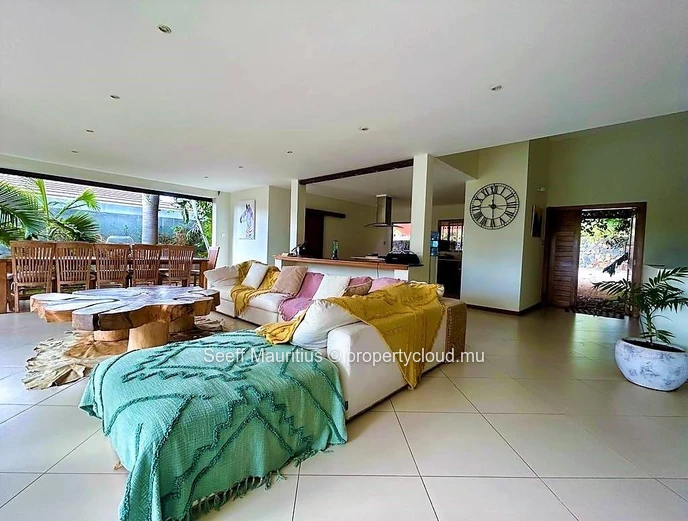 Gated Villa with Superb Mountain Views