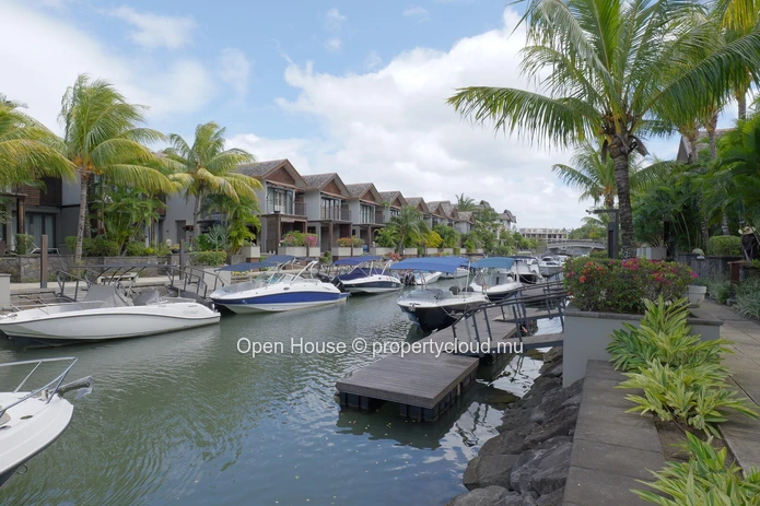 IRS VILLA for sale in Rivière Noire, Black River. 248m² living space, private pool, boat mooring.