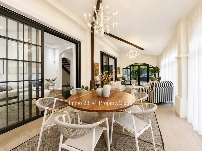 Houses / Villas - 6 bedrooms - Moka