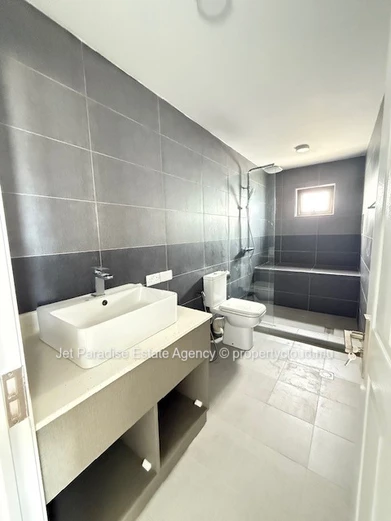 Stunning G+2 Apartment with Sea and Mountain Views in Flic en Flac - 166m² Living Space, 3 Bedrooms, Communal Pool - ...
