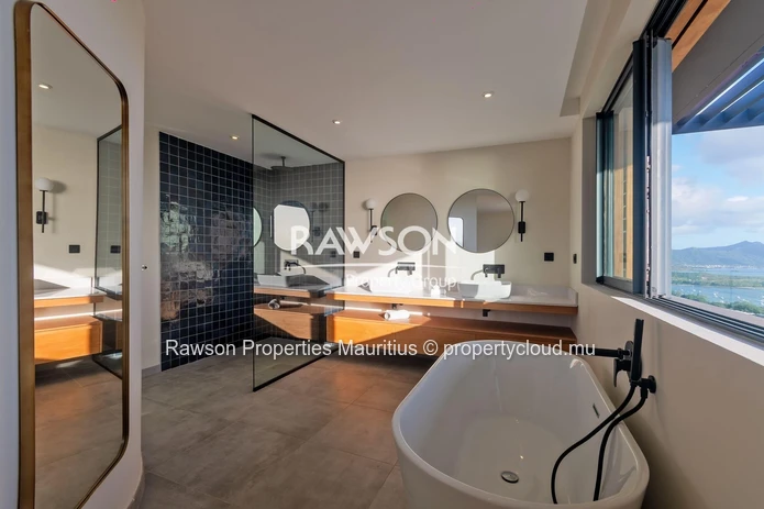 Villa 5 Chambres à Vendre à Grande Rivière Noire