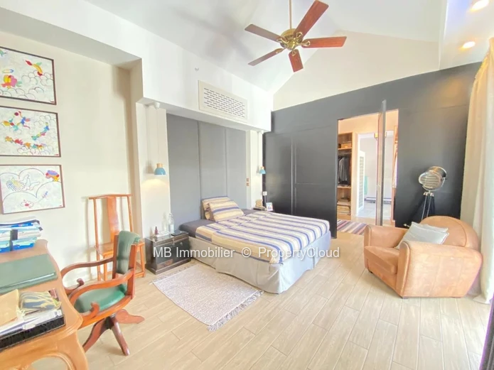 Villa for sale.