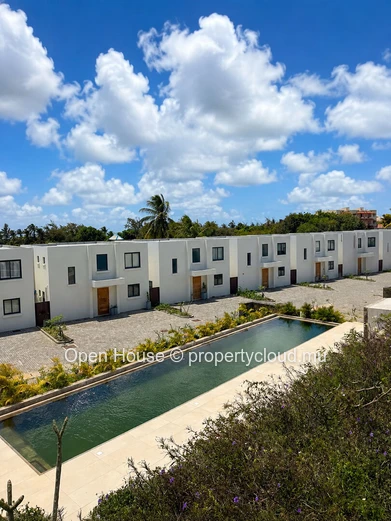 Furnished 3-Bedroom Townhouse with Pool in Grand Gaube
