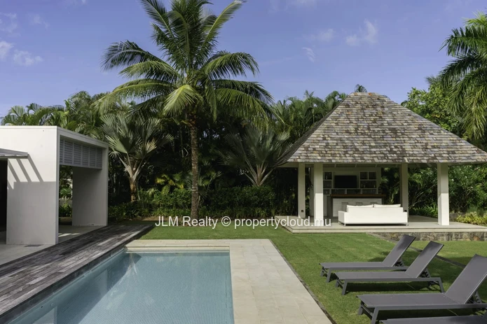 Prestigious 4-Bedroom Villa with Spacious Plot for Sale in an Exceptional Golf Estate in Mauritius