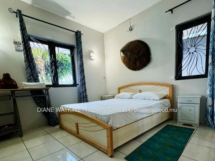 Spacieuse Villa Meublée de 6 Chambres avec Maison d’Amis, Piscine Privée et Jardin dans un Quartier Résidentiel Prisé