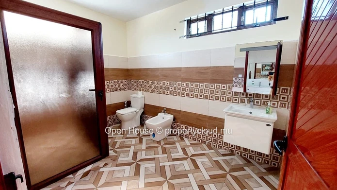4-Bedroom Villa with Private Pool to Rent in Calodyne