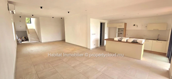 This stunning unfurnished beachfront villa of 300 m² nestled within an intimate and secure residence