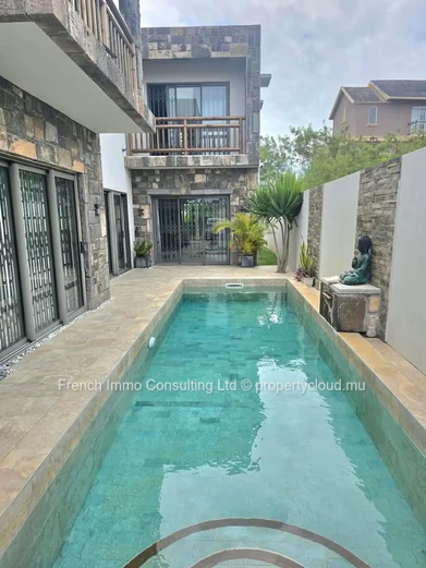 Villa de 4 chambres en location moyen terme a pereybere