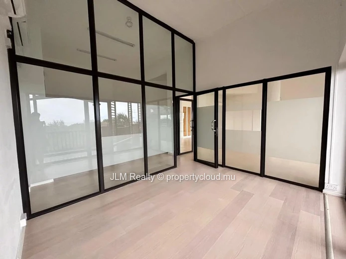 For Rent – Spacious 128 m² Office with Sea View in Tamarin, Mauritius