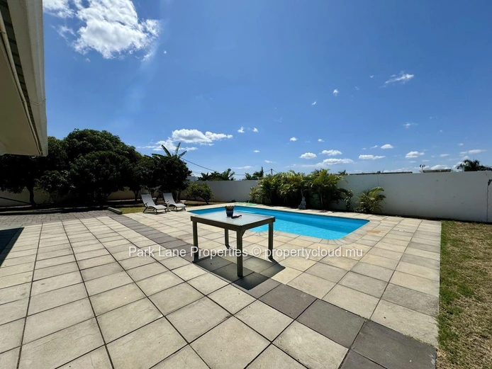 Villa moderne en quartier prisé
