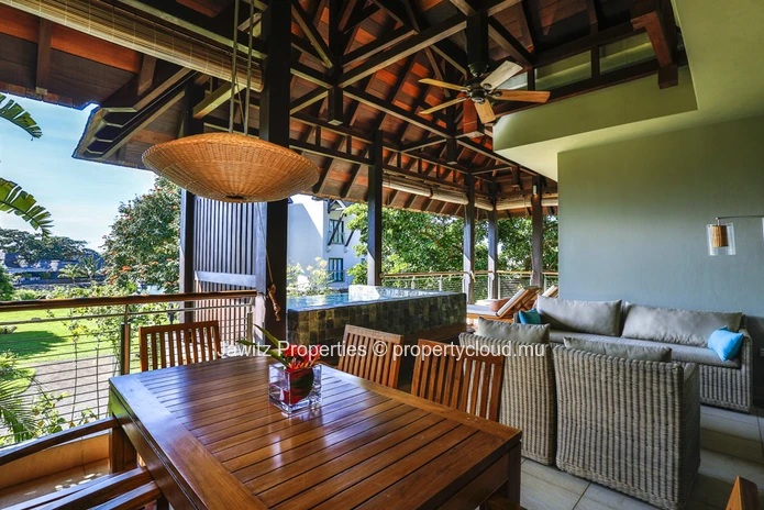 Live on a Ernie Els Golf Estate