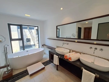 6 Bedroom Villa