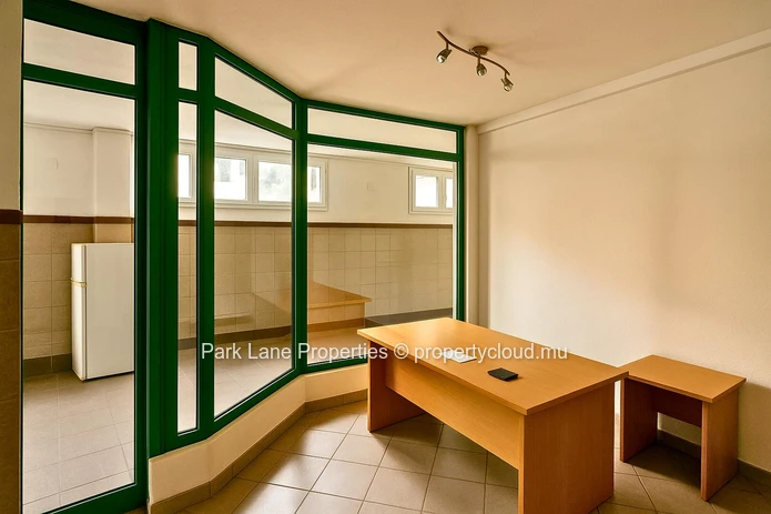Local Commercial : bien à vendre idéalement situé à Beau Bassin