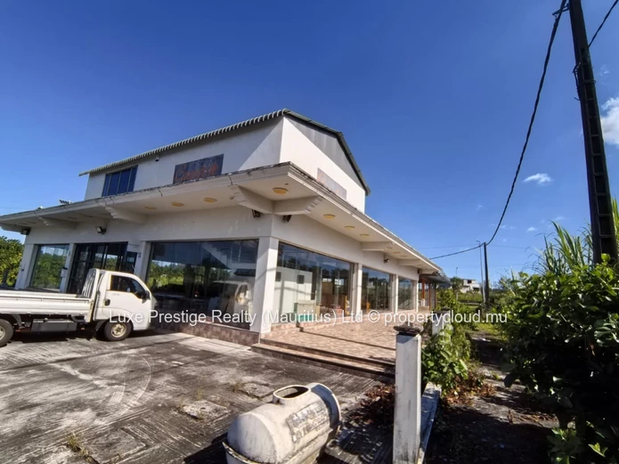 Immeuble Commercial de Premier Choix à Louer à Rose Belle | Visibilité Exceptionnelle depuis l’Autoroute | Idéal pour...