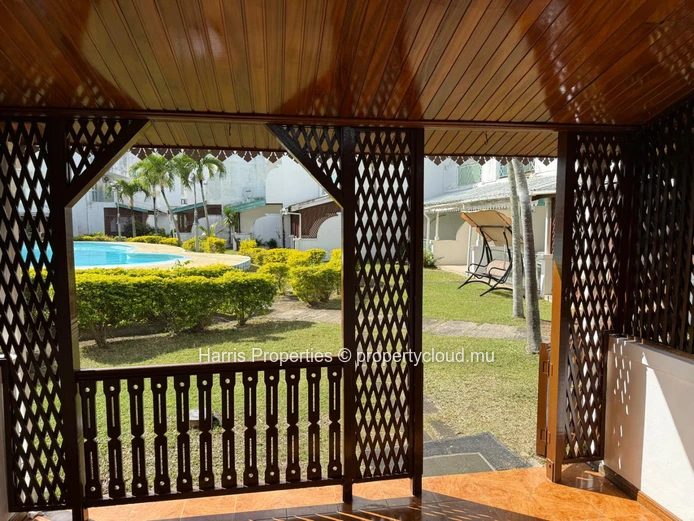 Beautiful Triplex for Rent in Pereybere
